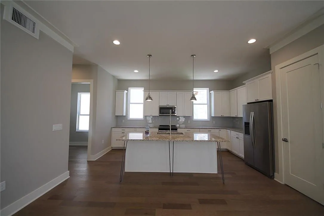 3 bed, 2.5 bath, 2035 sqft, $2,450 — Photo 3
