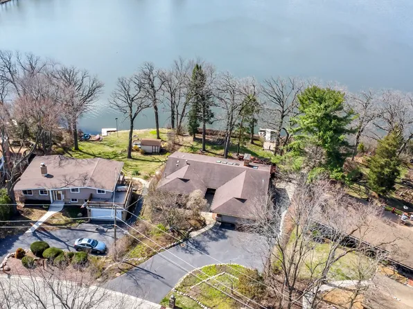 245 Banbury Rd, Mundelein, IL 60060