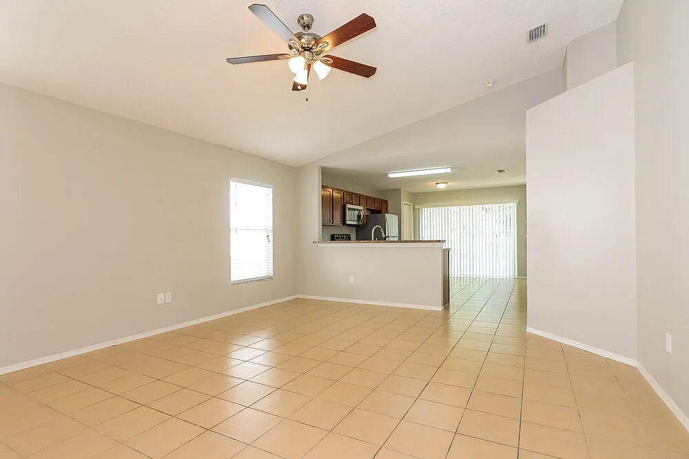 3 bed, 2.0 bath, 1277 sqft, $2,065 — Photo 3