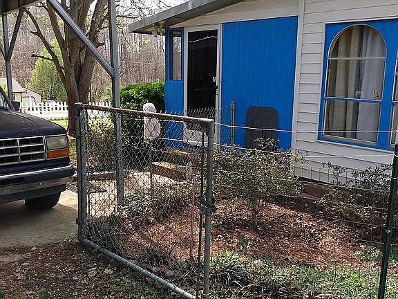 Front entrance to screened porch