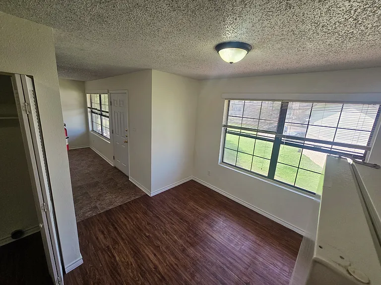 102 Lady Bird Ln #D — Photo 8