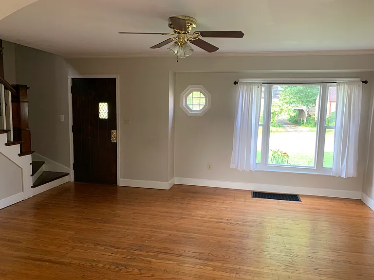2590 E Burnett Ave — Photo 27