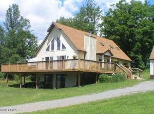 147 Delaware Dr, Beach Lake, PA 18415