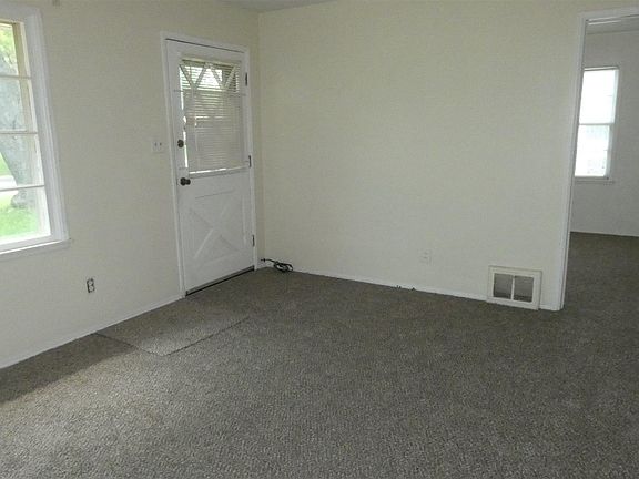 3rd image of 2009 W Harper Ter