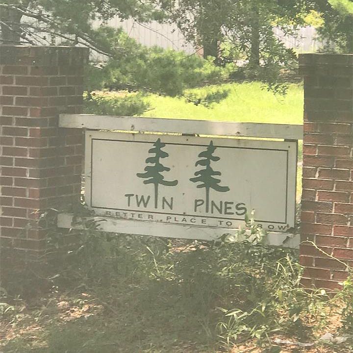 1st image of Twin Pines Cir