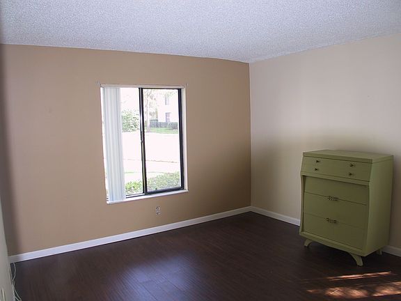 Light and spacious with private bath and walk-in closet