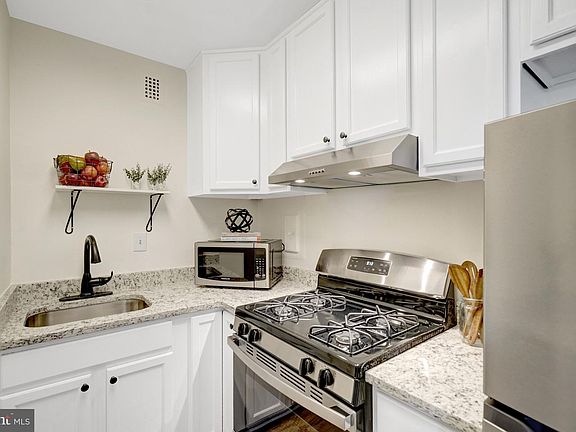 4th image of 5340 Holmes Run Pkwy Unit 516
