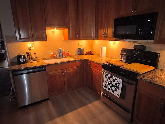2nd image of 2438 W Walton St Unit 1F
