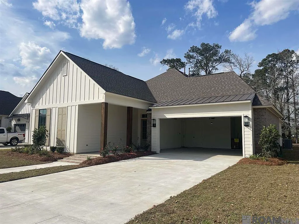 4 bed, 2296 sqft, $3,200 — Photo 2