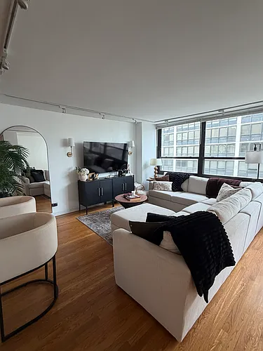 33 E Cedar St #16B Photo 1