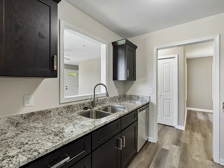 91 Valley View St — Photo 11