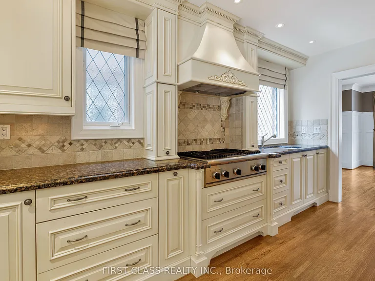 80 Douglas Dr — Photo 15