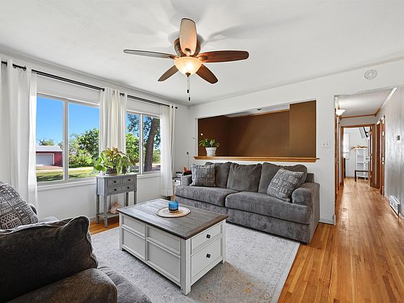 5th image of 321 Circle Dr