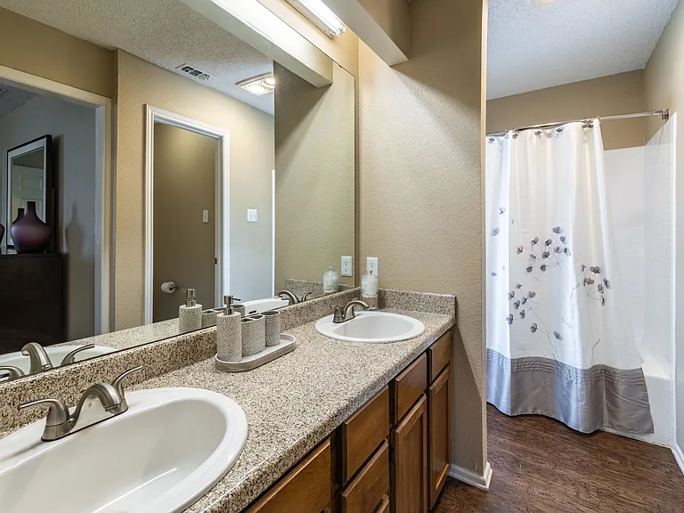 Austin Pointe Apartments — Photo 23
