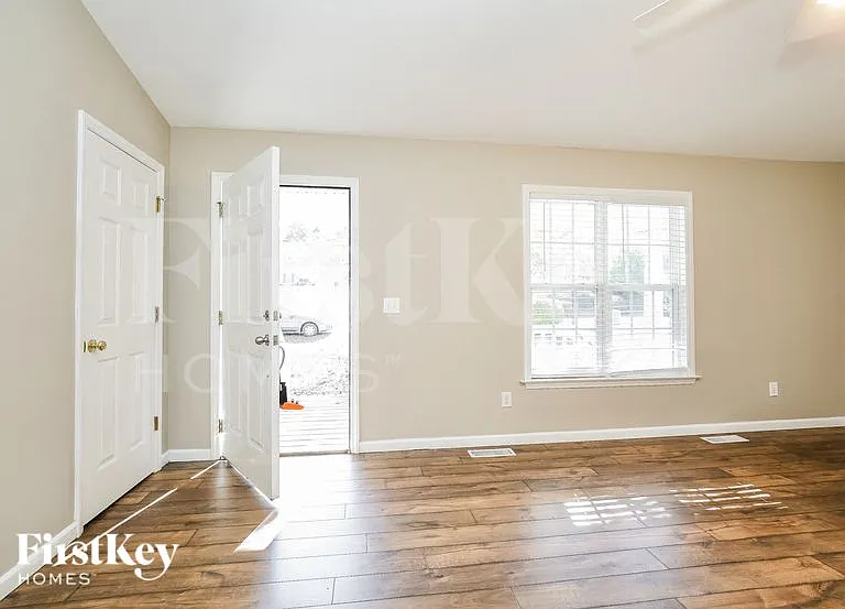 263 Carriage Ln — Photo 5