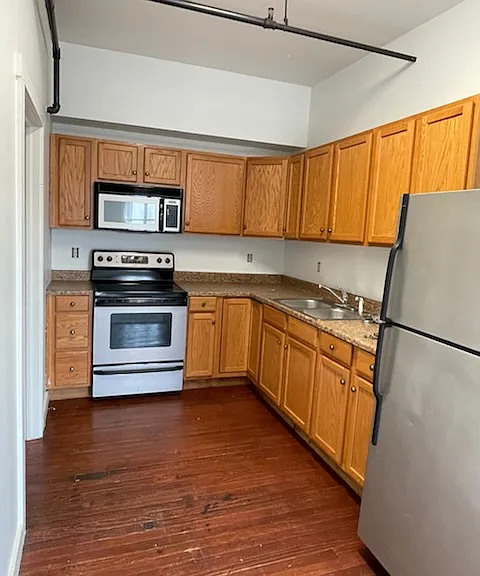 412 W 3rd St #A — Photo 3