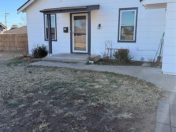 2nd image of 408 W Arapaho Ave