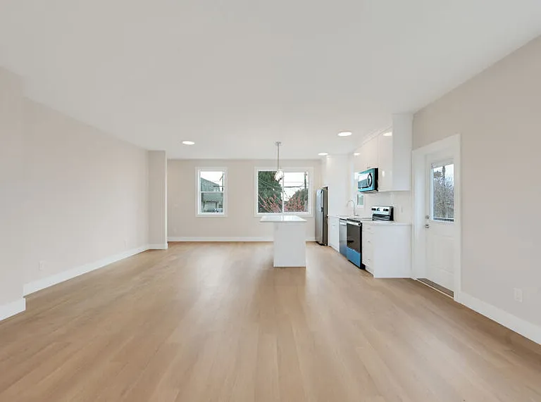 710 Catherine St — Photo 9