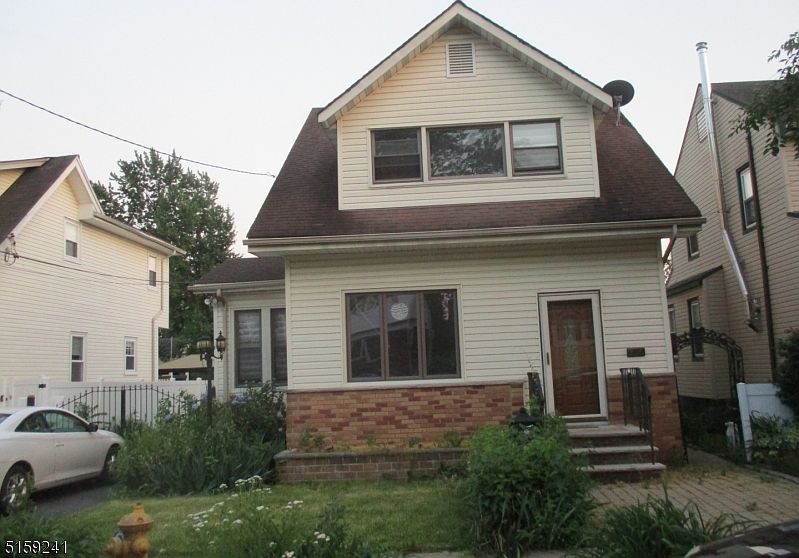 1st image of 136 Fairbanks St