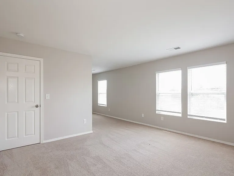 2118 Buckleigh Dr — Photo 8