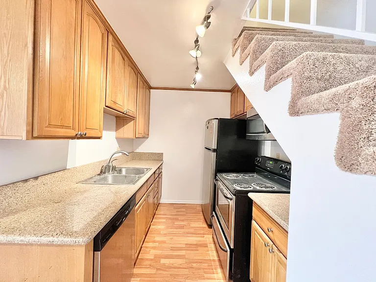 3565 Linden Ave #325 — Photo 4