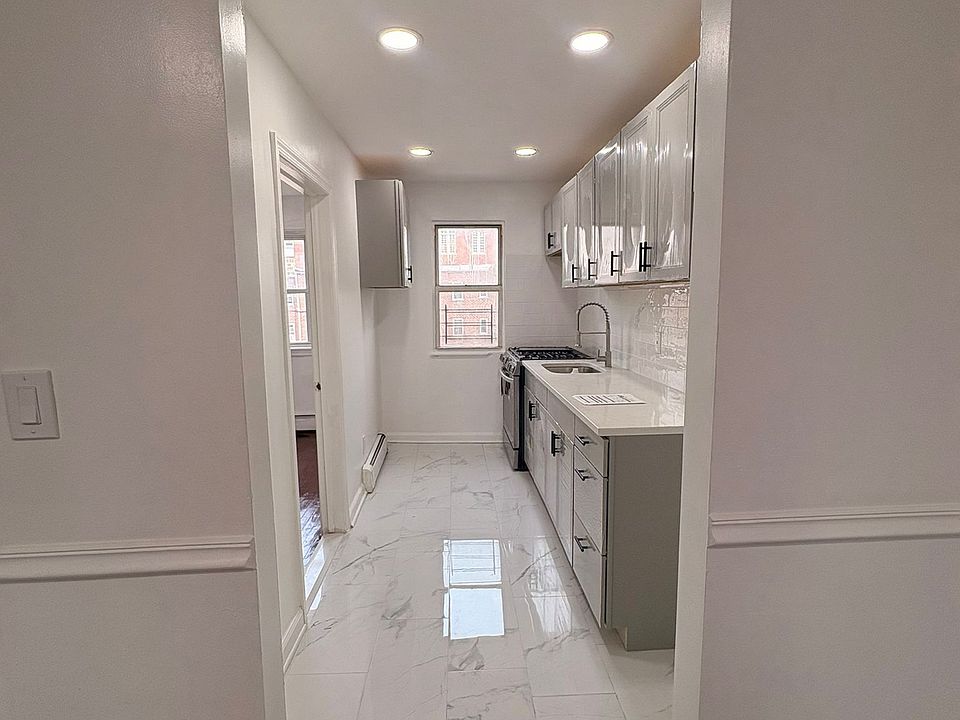 1st image of 109-15 202nd St
