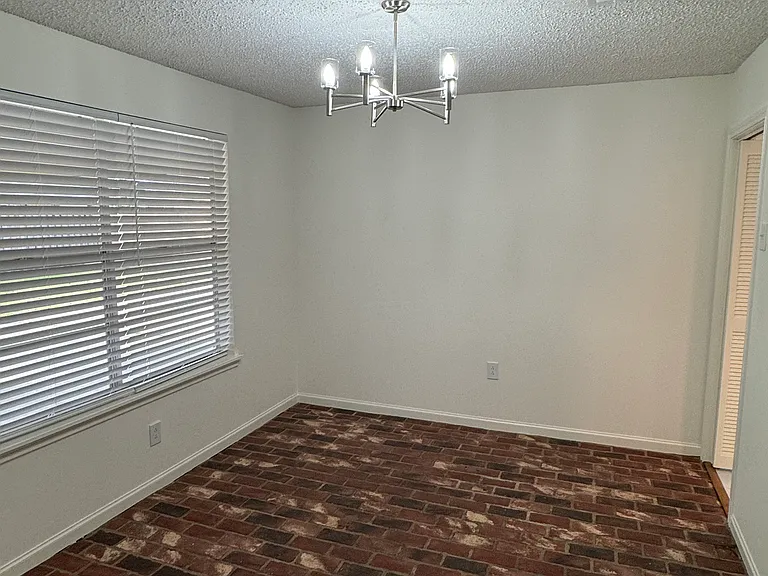1413 Briarhurst Dr — Photo 12