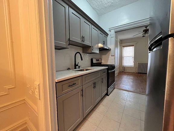 3rd image of 571 Maple Avenue Ext