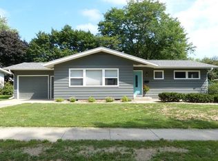 604 Spruce Dr, Pella, IA 50219