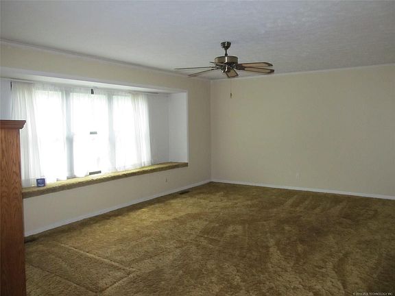 5th image of 726 Christmas Ln