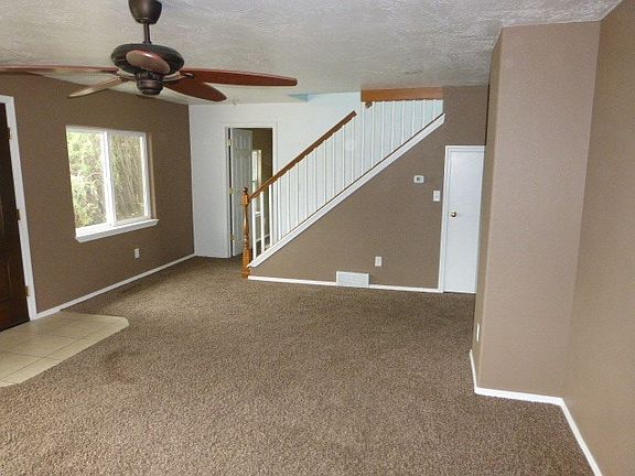 5th image of 590 E Avenue B