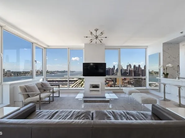 635 West 42nd Street 27A image 3 of 20