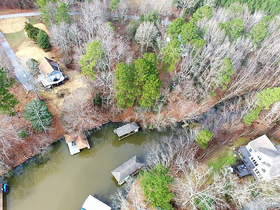 4th image of 17 Holly Grove Ln