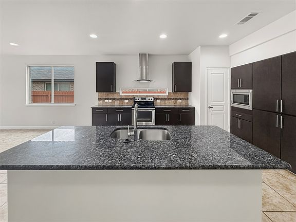 2nd image of 4272 Summersweet Ln