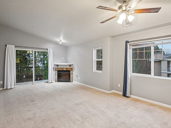 3rd image of 10654 NE Holly St #307A