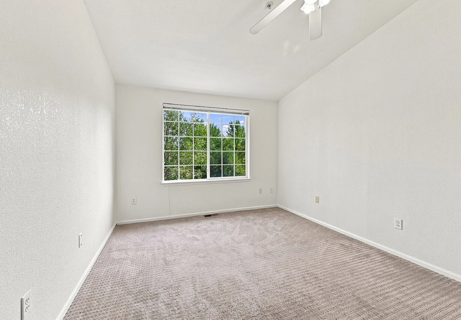 2 bed, 2.5 bath, 1316 sqft, $1,931 — Photo 4