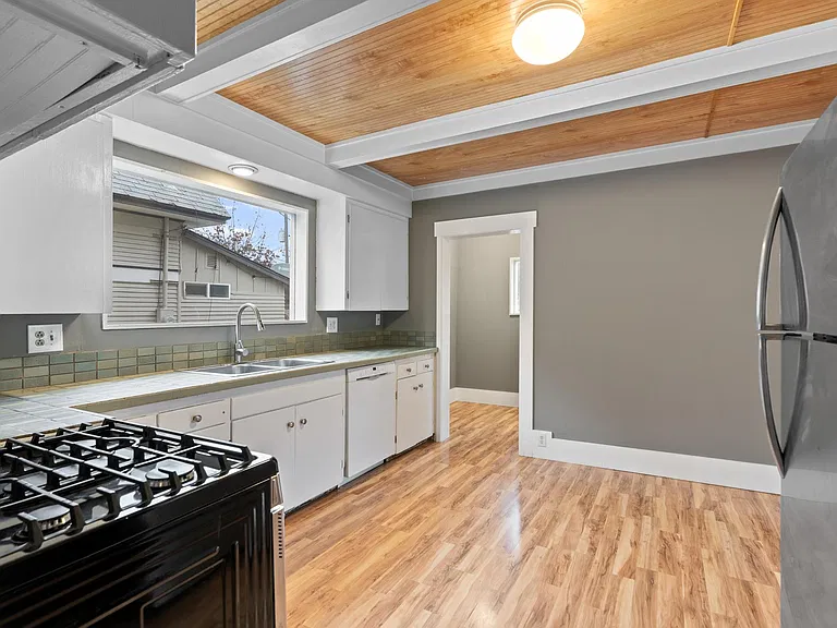 1728 W 11th Ave — Photo 12