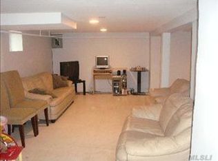 44 Roeckel Ave, Valley Stream, NY 11580