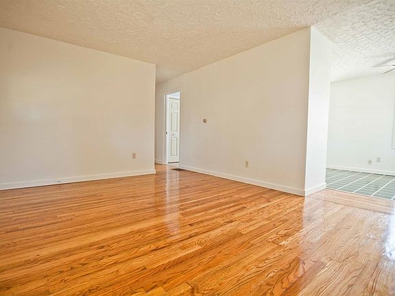 5th image of 55385 Woodland Ave