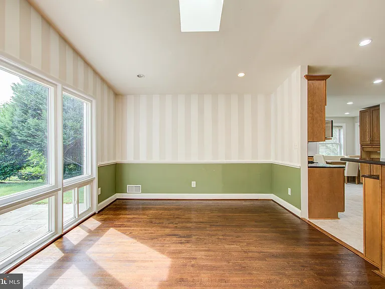 9203 Cedarcrest Dr — Photo 7