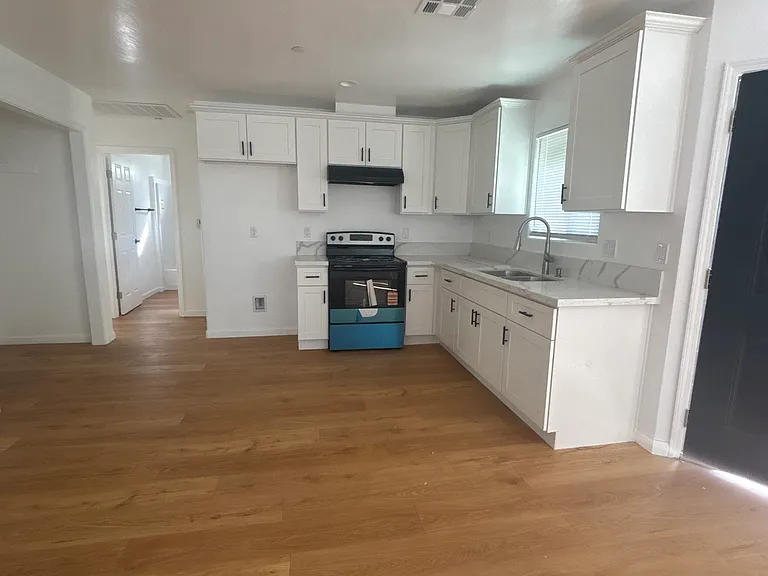 1415 Virginia St — Photo 4