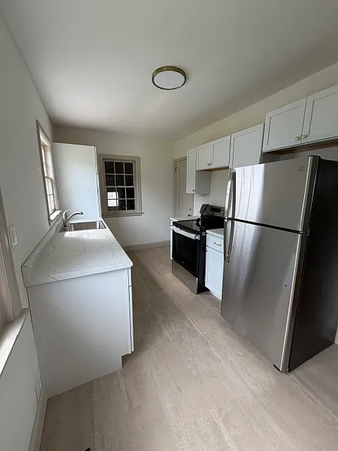 3 bed, 1.5 bath, 1037 sqft, $2,600 — Photo 3