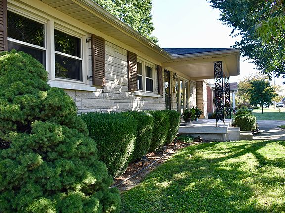3rd image of 8701 Cotswold Dr
