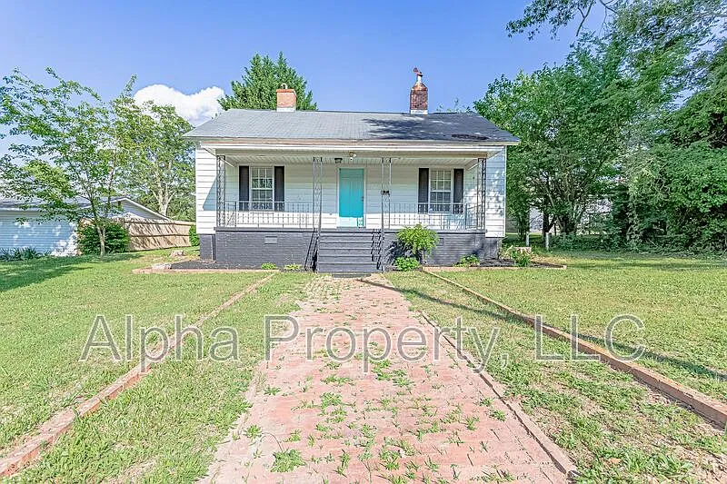 2 bed, 1.0 bath, 1260 sqft, $1,495 — Photo 1