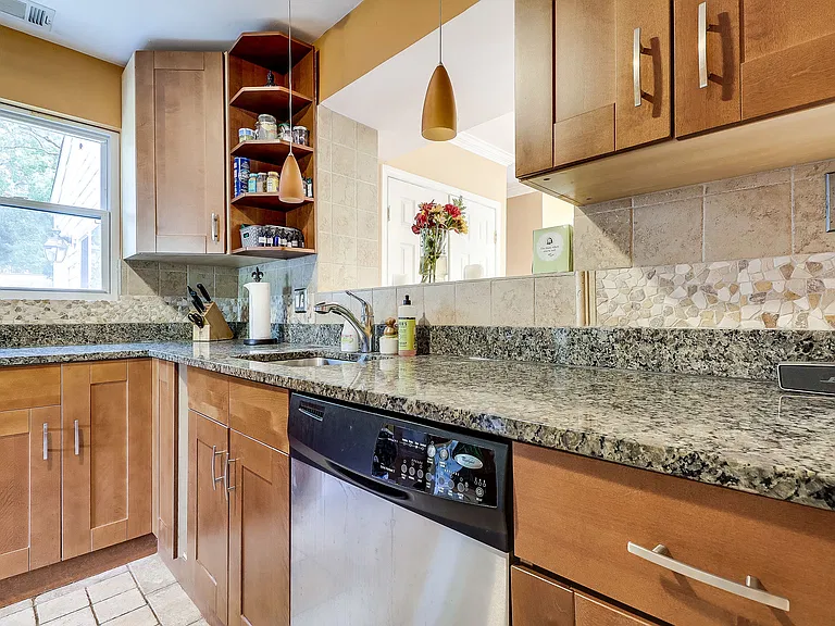 8113 Carlyle Pl — Photo 16
