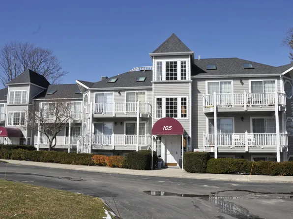 105 Park Ave APT 1, Charlevoix, MI 49720