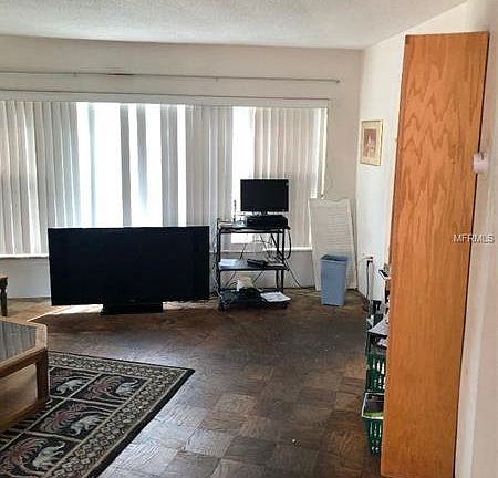 4th image of 640 N Park Ave APT 28