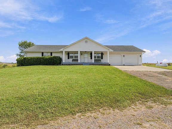 4th image of 21991 Firefly Rd