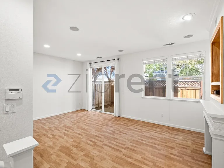 6325 Bray Ct — Photo 5