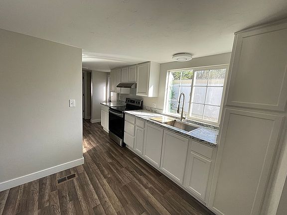 3rd image of 715 Saturn Ave Trailer 6